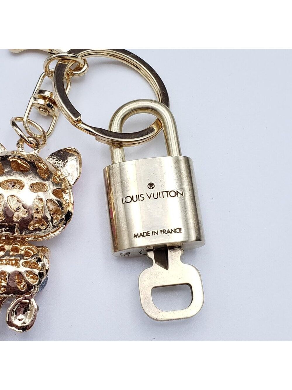 Authentic LV Gold Padlock & Key 🔑 Designer Bag Charm w/ Unbranded Cat Keychain - Picture 8 of 12